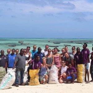 1 - Team collecting plastic 1 - Team collecting plastic